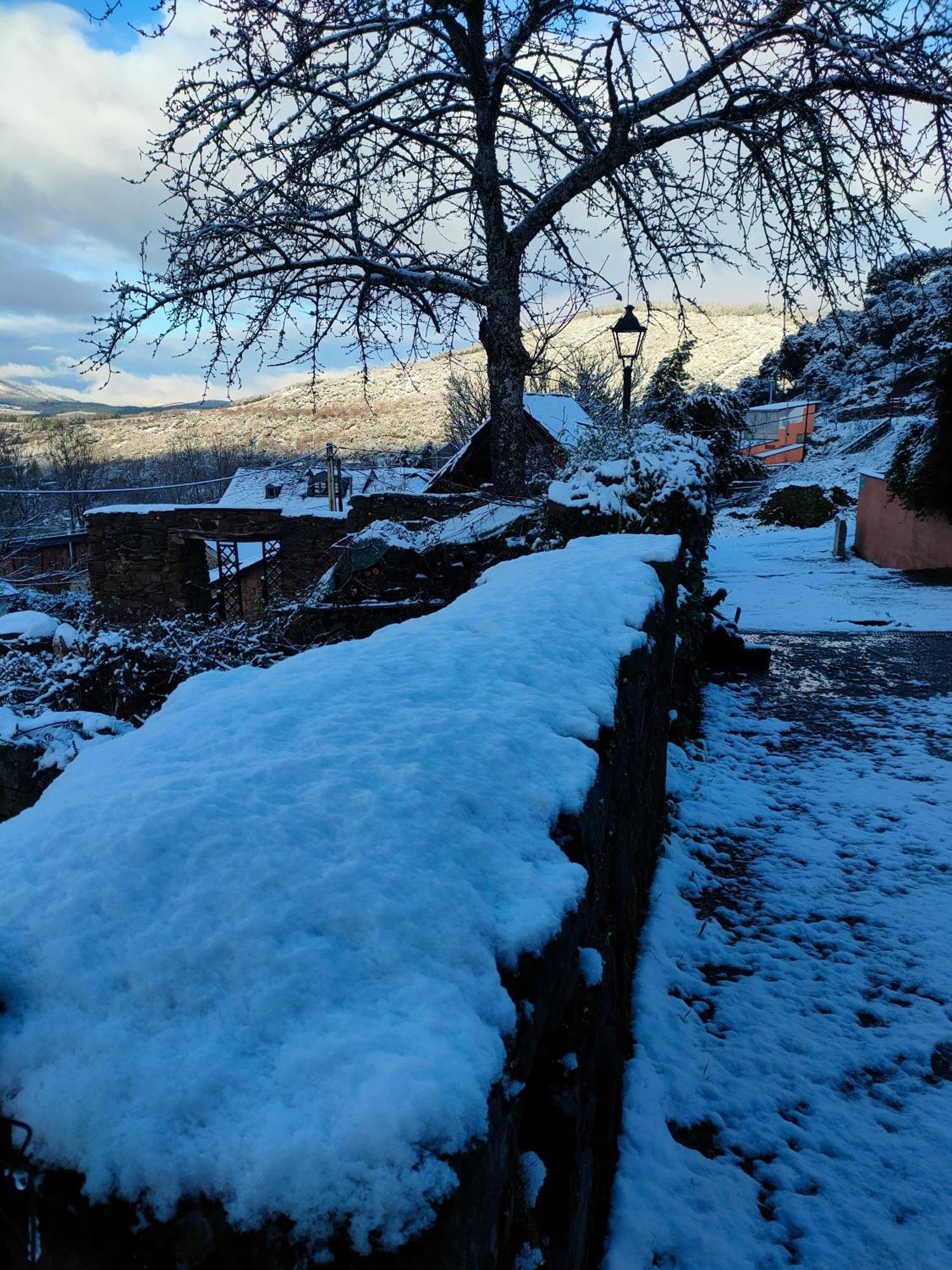 Casa De Turismo Rural Sardom3 Bembibre  Exteriör bild